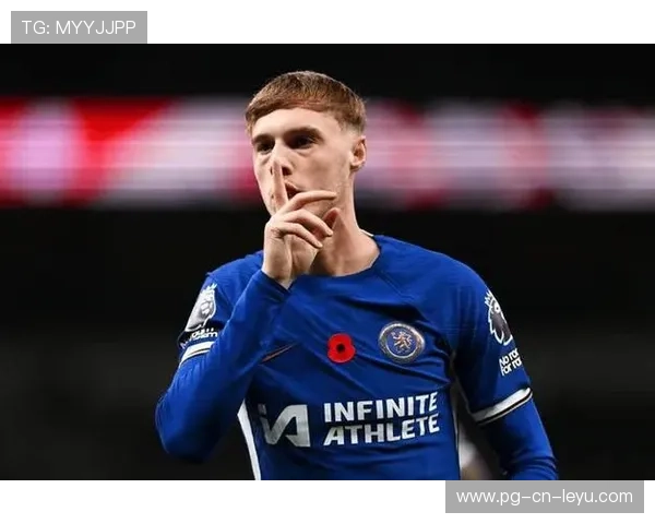 切尔西高位逼抢断球，帕尔默单刀推射入网